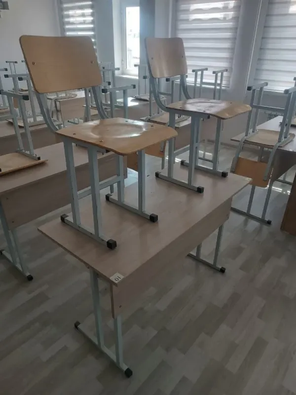 Стол и стул Стол и стул