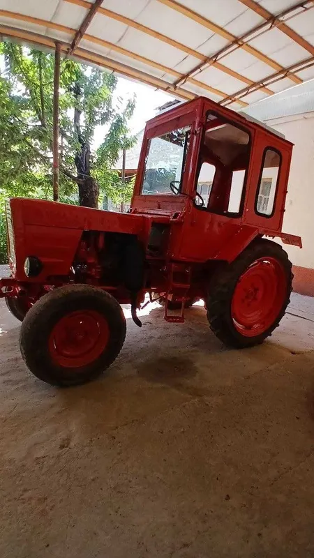 Traktor T25. Qizil rangli, ideal holatda 4