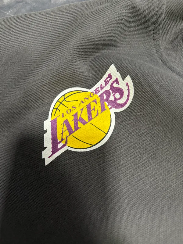 Lakers bomber kurtkasi, o‘lcham XL 5 Lakers bomber kurtkasi, o‘lcham XL 5