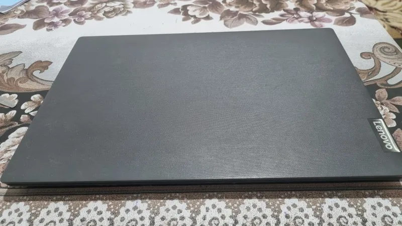 Нотбук LENOVO sotiladi 3 Нотбук LENOVO sotiladi 3