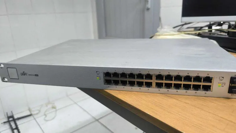 Коммутатор Ubiquiti UniFi Switch 24-250W (US-24-250W). 1 Коммутатор Ubiquiti UniFi Switch 24-250W (US-24-250W). 1