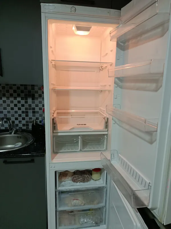 Холодильник Indesit 2