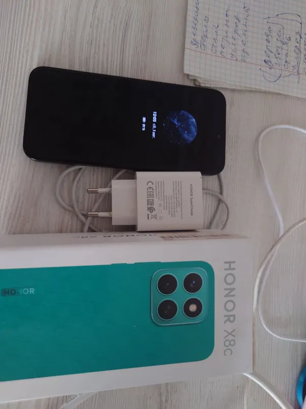 Срочно продам телефон Honor X8c 4