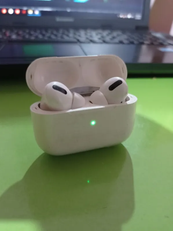 Apple Airpods pro quloqchinlari va zaryadkasi — фото 2