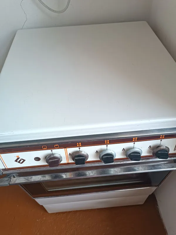 BRES GAZ sotiladi yangi 4ta koʻzi yonadi 2 BRES GAZ sotiladi yangi 4ta koʻzi yonadi 2