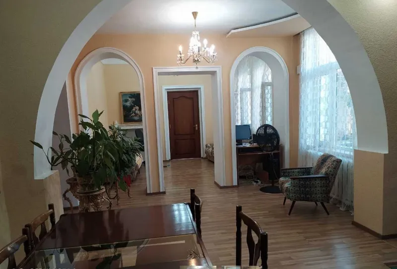 Продаётся дом 7,0 соток 8 комнат Ипотека есть метро Дустлик