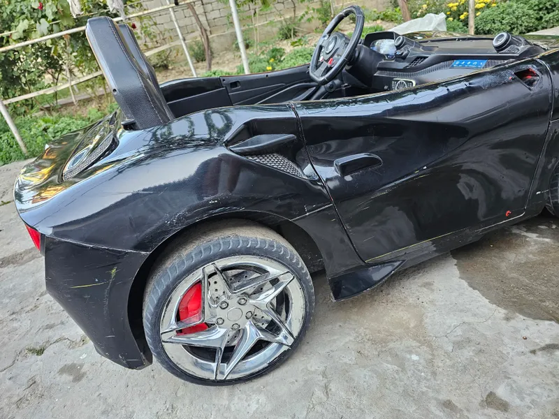 Детская машина Ferari F8 24W, 2 аккумулятора, до 70 кг 5 Детская машина Ferari F8 24W, 2 аккумулятора, до 70 кг 5