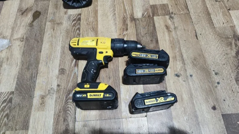 DEWALT 18 v drel