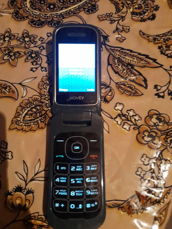 Novey s70r holati yaxshi ekrani yarimi hiraro korinadi 4