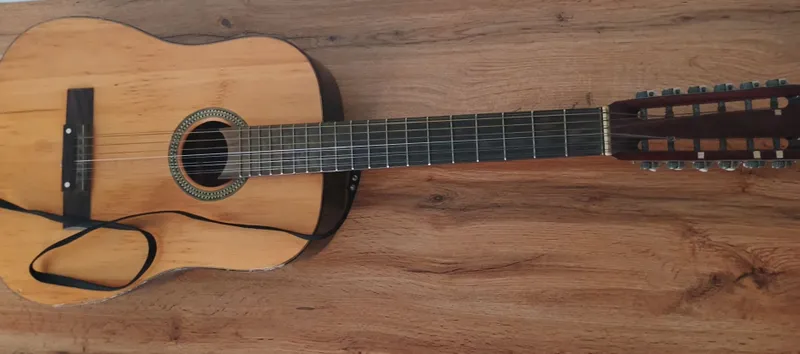 Sotiladi sovetskaya gitara termiz shaxar 2