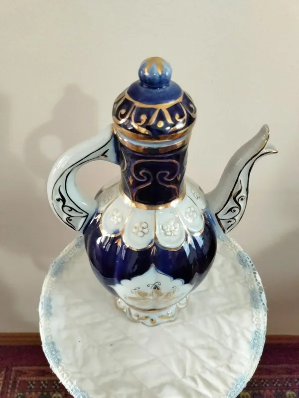 Продам чайник из фарфора производства СССР