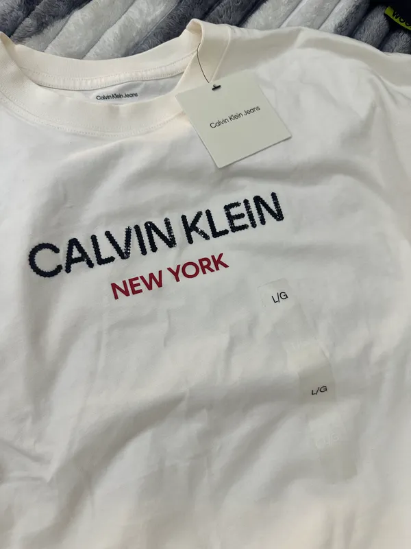 Calvin Klein futbolkasi L 2