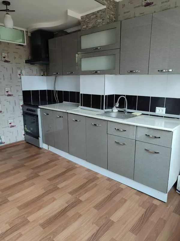 Продается отличная 3 комнатная квартира. Вдоль центральной дороги.