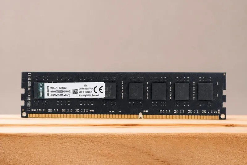 Kingston DDR3 8GB 1600MHz Operativ Xotira (RAM) Sotiladi 2ta 1 Kingston DDR3 8GB 1600MHz Operativ Xotira (RAM) Sotiladi 2ta 1