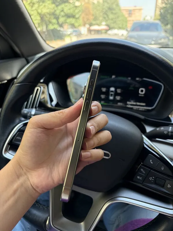 Iphone 15 Pro MAX 4