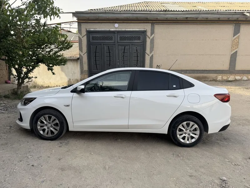 Продаю Chevrolet Onix — фото 1