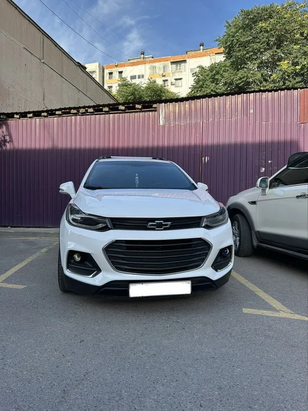 Tracker 1 avtomobili sotiladi 1 Tracker 1 avtomobili sotiladi 1