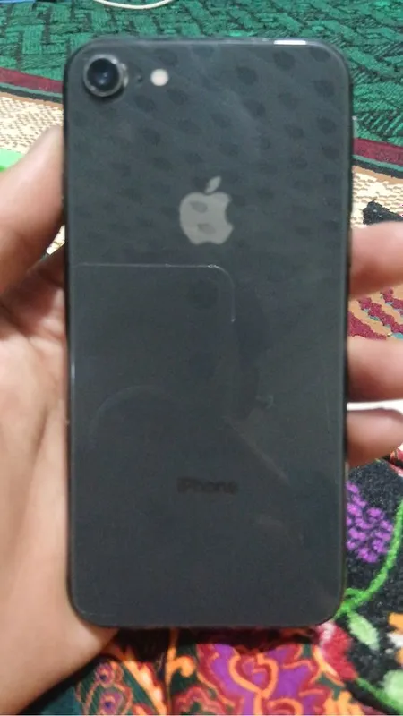 Iphone 8 sotiladi
