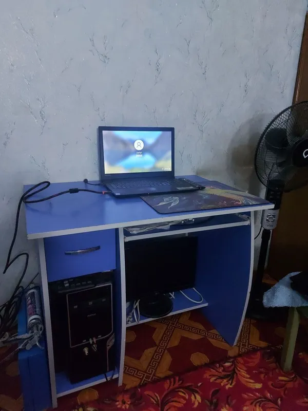 Компьютерный столик .