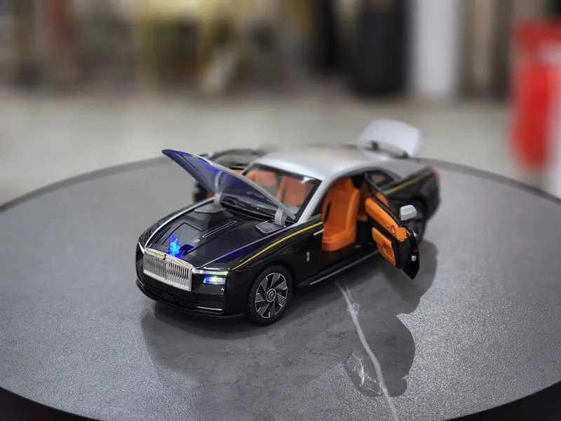 Rolls Royce 1:24 подарок 1 Rolls Royce 1:24 подарок 1