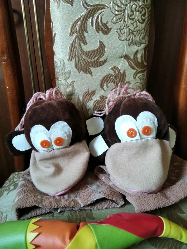 Обезьянка, игрушка, одевается на руку.