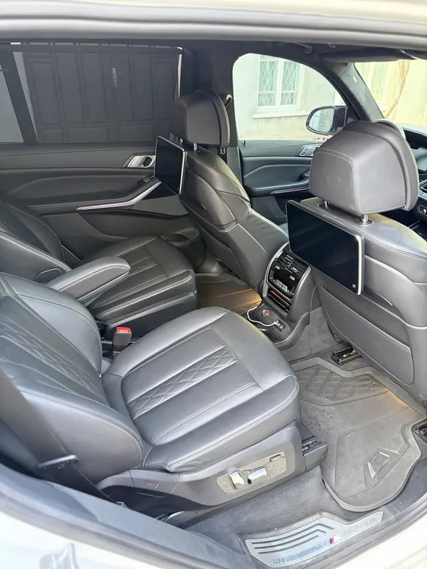 Bmw X7 M50i 4.4 full option 8 Bmw X7 M50i 4.4 full option 8