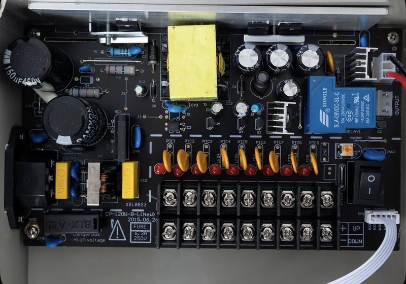 ИБП UPS Блок бесперебойного питания Sarmatt SR-UPS-12/10A 2