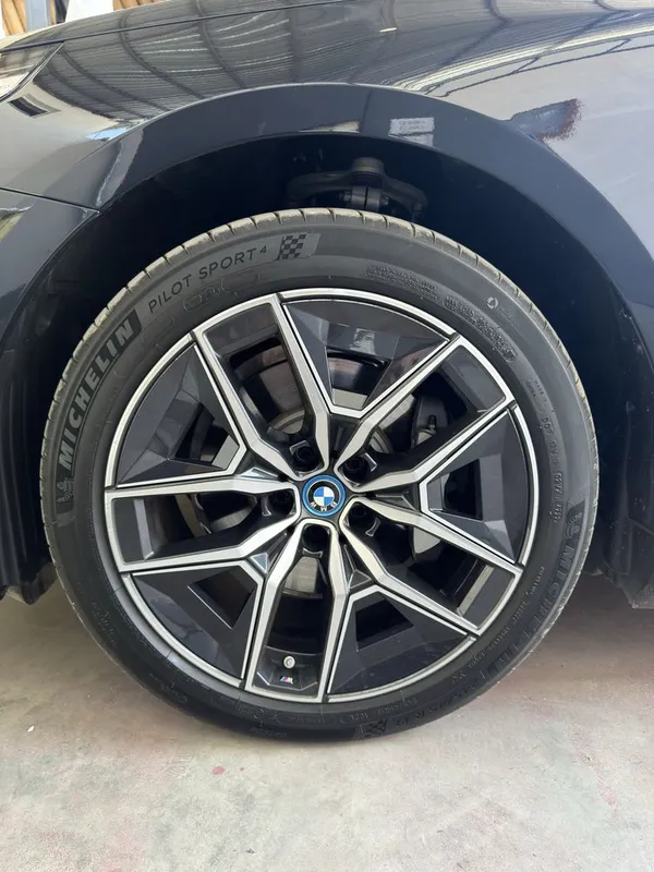 Bmw I5. 3