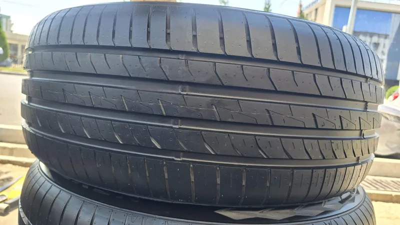 255/50/R20 nexen nfera 5