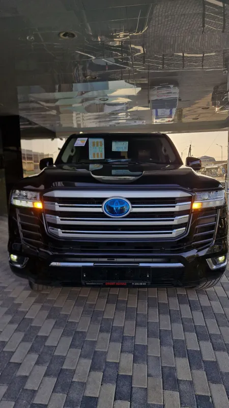 Toyofa Land Cruiser 300 VXGR 2024 yil японка 7 места фул пазитсия