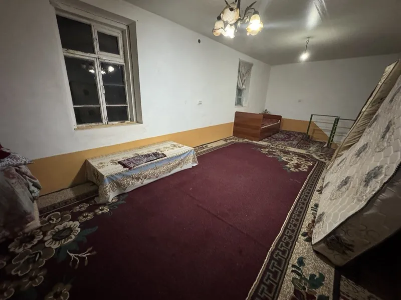 Ijaraga beriladi adress 5 maktab makarenka oldida ko'cha bog' 12 xona 8