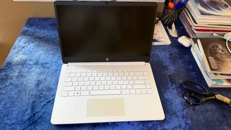 Ноутбук HP, 256 ГБ, белого цвета 6 Ноутбук HP, 256 ГБ, белого цвета 6