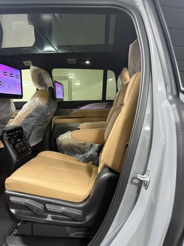 Cadillac Escalade IQ Sport 2 4 Cadillac Escalade IQ Sport 2 4