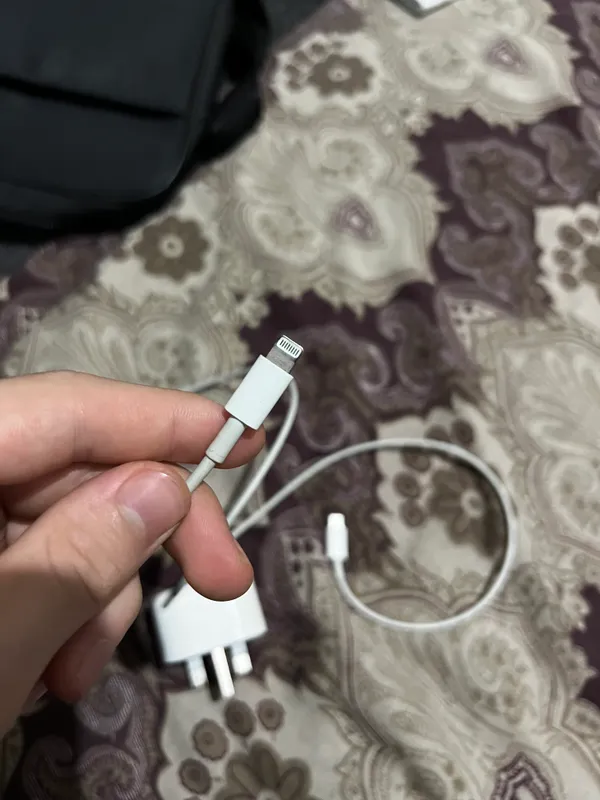 iPhone uchun orginal zaryadchik B/U 2