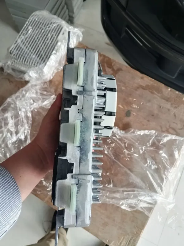 Основной мультимедийный блок Lixiang L7 3