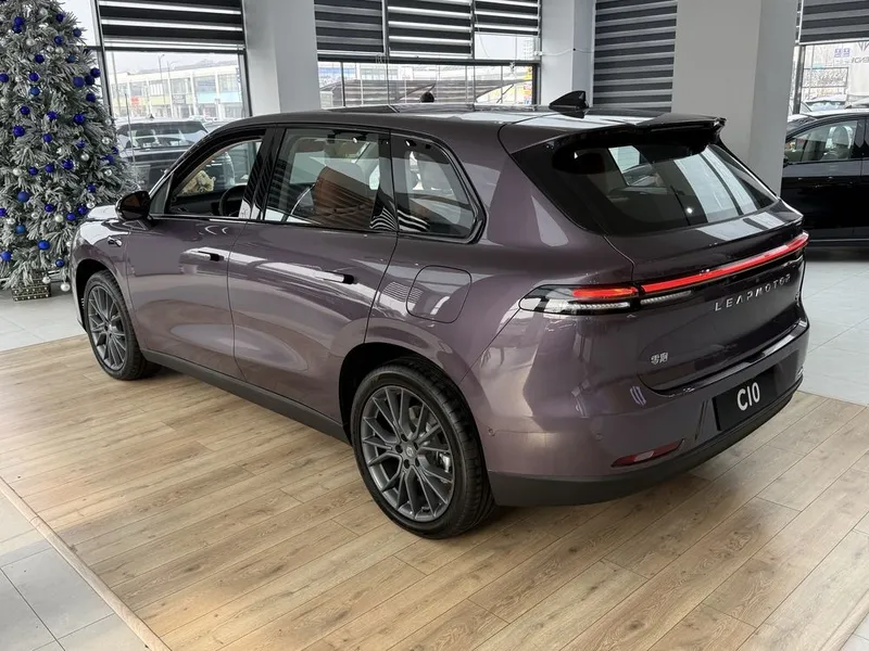 Leapmotor C10 2026 EREV 210 km (Range Extender) — фото 2