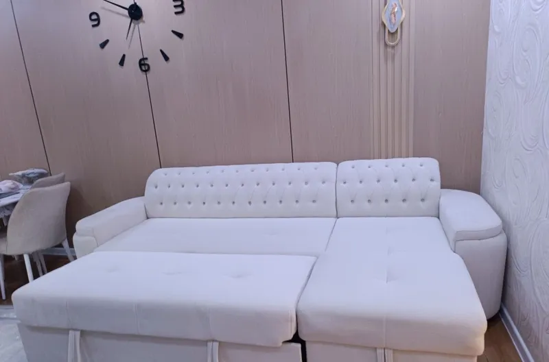 Deyarli yangi yig‘ma divan, taxminiy o‘lchami: 1,60 ga 3 3 Deyarli yangi yig‘ma divan, taxminiy o‘lchami: 1,60 ga 3 3