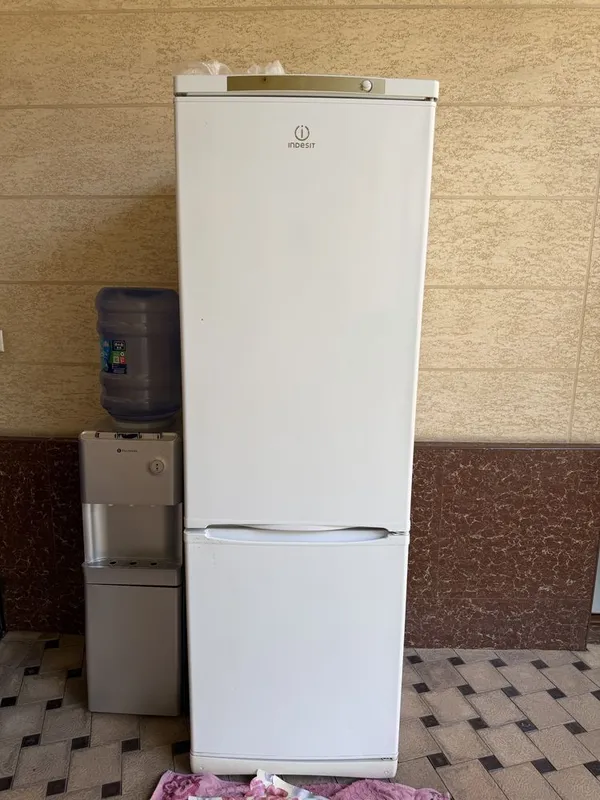 Холодильник Indesit в хорошем состоянии 2 Холодильник Indesit в хорошем состоянии 2