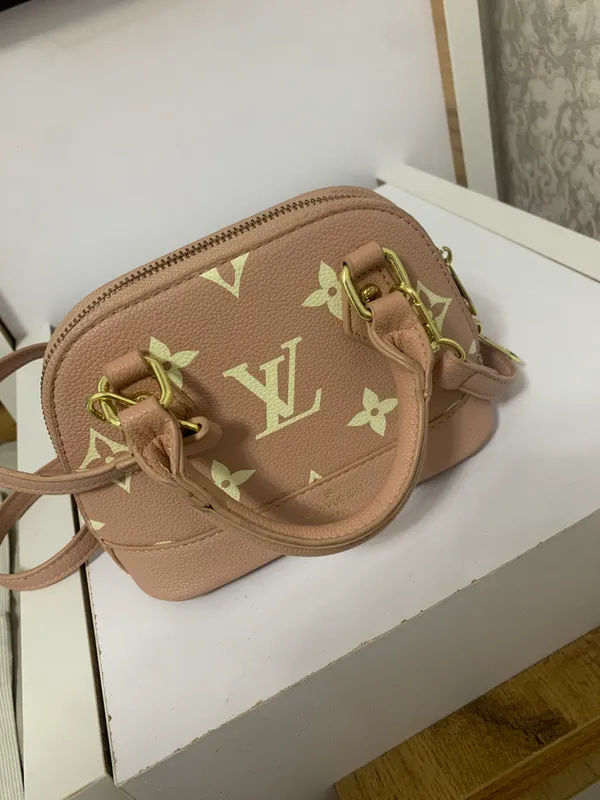 Sumicka  Louis Vuitton asal rangi pushti
