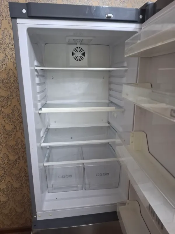Продаётся Холодильник двухкамерный Artel 2 Продаётся Холодильник двухкамерный Artel 2