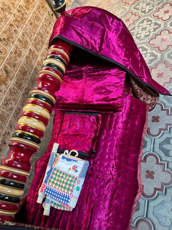 Beshik sotiladi yahshi holatda kam ishlatilgan 6
