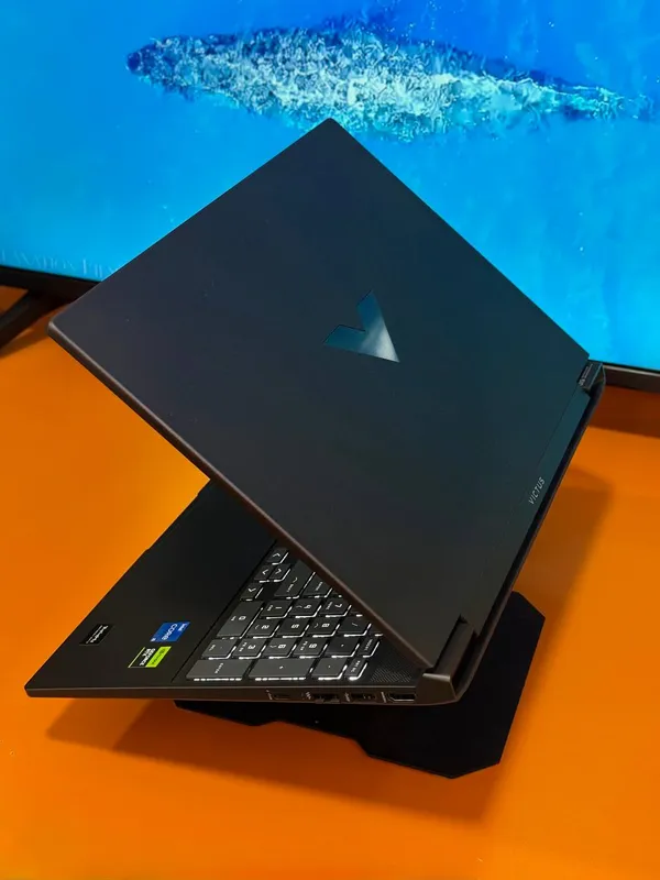 HP Victus 2