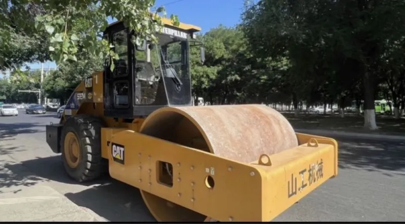 Сдаётся Вибро каток CAT 22 тн 2 Сдаётся Вибро каток CAT 22 тн 2