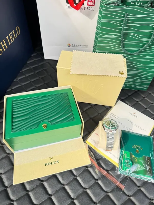 Rolex Submariner Date "Hulk" (referens 116610LV) 2 Rolex Submariner Date "Hulk" (referens 116610LV) 2