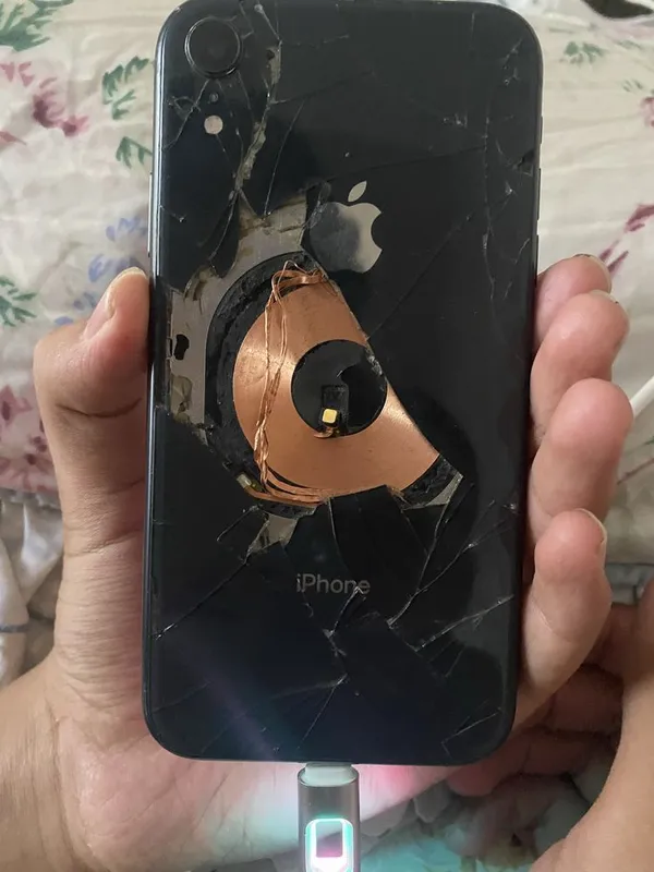 Iphone xr holati idyel ishlayfi radnoy bita orqa krishka ketkan 7