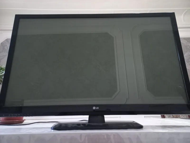 Телевизор LG 42 дюйма — фото 3