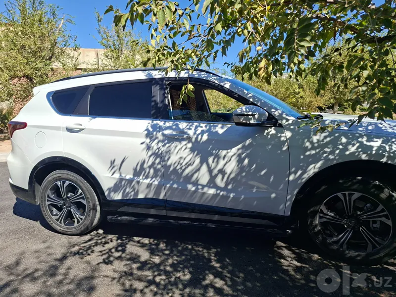 Автомобиль Soueast 8 DX 1 Автомобиль Soueast 8 DX 1