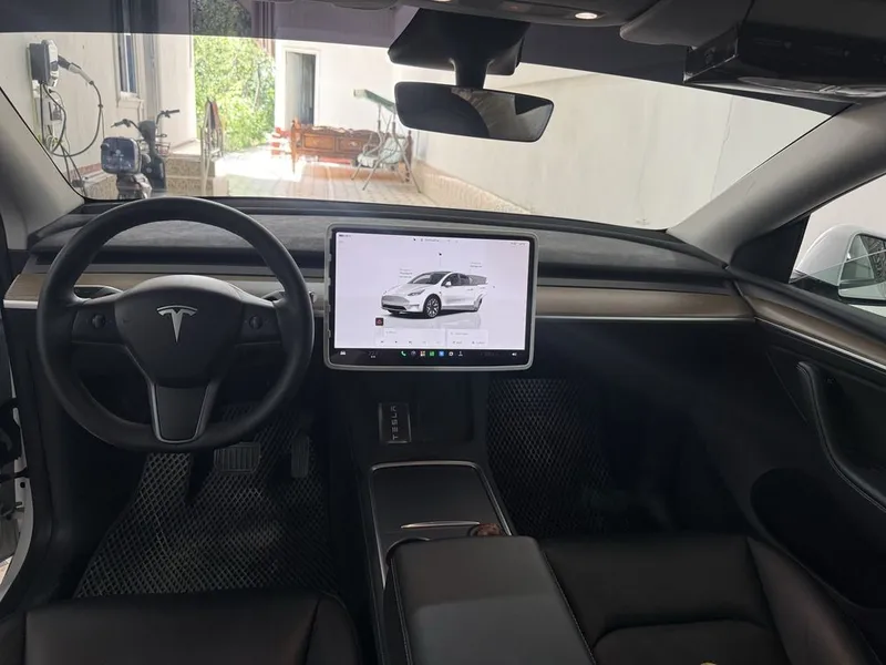 Tesla model Y RWD 6