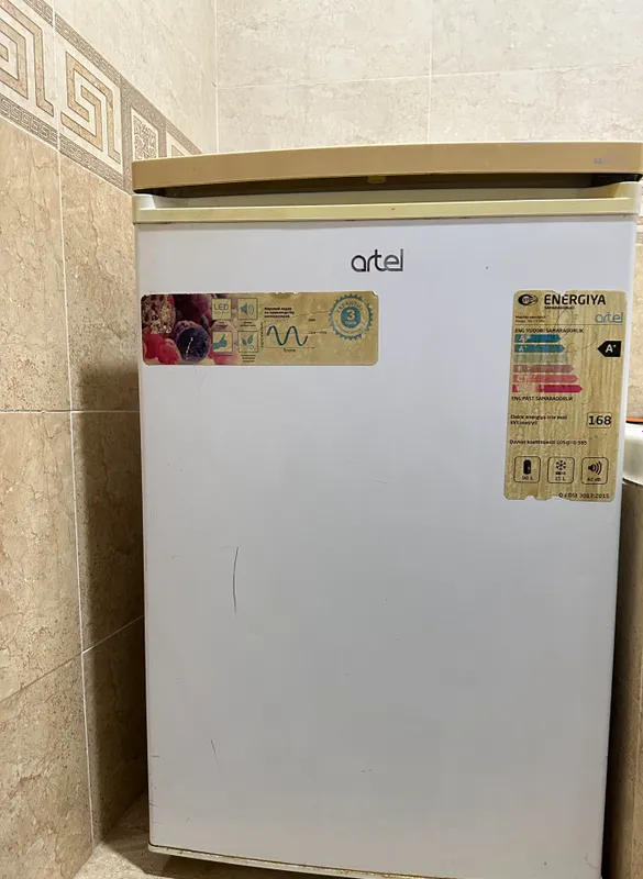 muzlatkich sotiladi !!! artel oq rangda