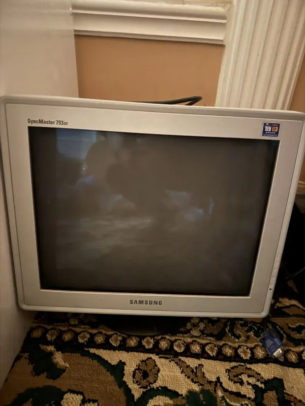 Манитор SAMSUNG ишлатилган Б/У яхши холатда ишлиди 1 Манитор SAMSUNG ишлатилган Б/У яхши холатда ишлиди 1